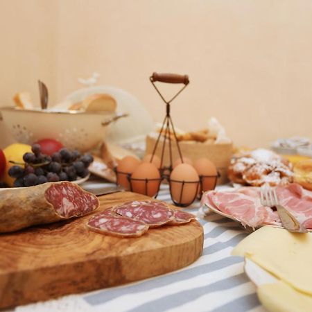 Tra I Campi Di Papaveri Medesano Exterior photo